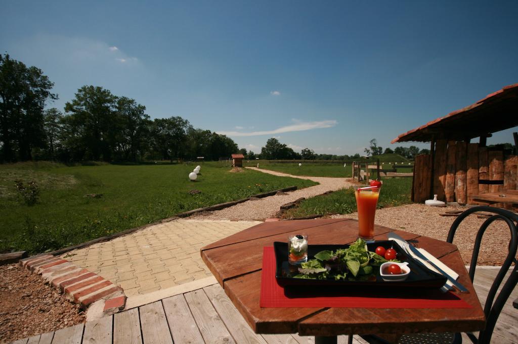 Domaine Des Brouilles Bed & Breakfast Malafretaz Екстериор снимка